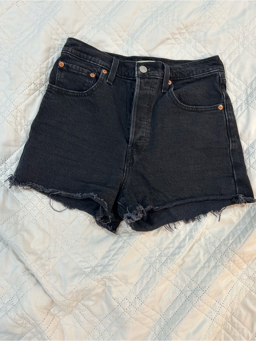 Levi’s Ribcage Black Denim Cutoff Shorts Raw Hem Size 27